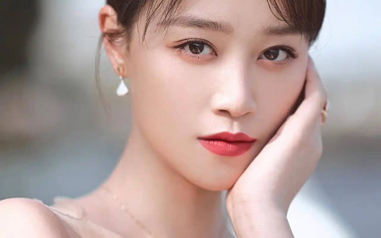 蓝盈莹性感优雅写真桌面壁纸高清大图预览1920x1200_大陆明星下载_美