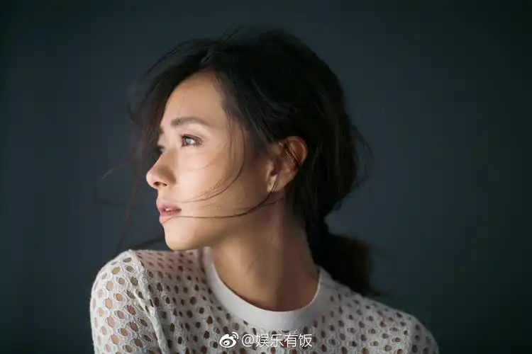 万茜45度角侧颜