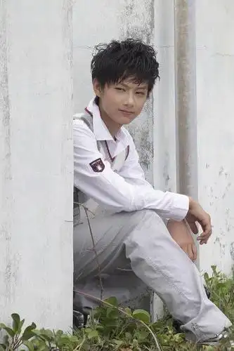 佑灰楼新增佑灰糖这两个小帅哥好像从小到大都没怎么变过