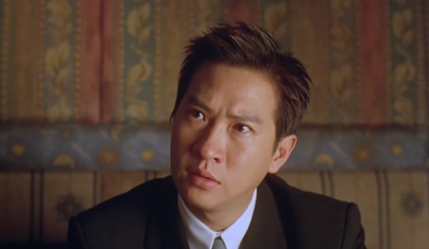 黑老大再抽一张牌张家辉又猜中是红心二原来整副牌都是红心二