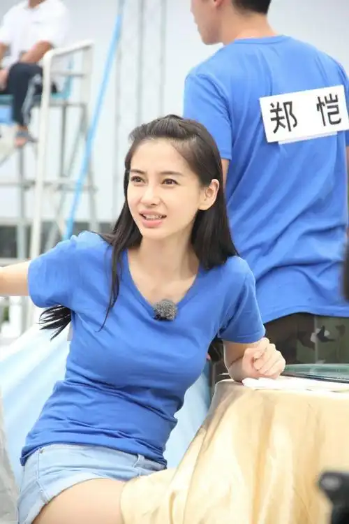 跑男当家花旦杨颖美腿大赏,倒数第三张那表情太销魂了