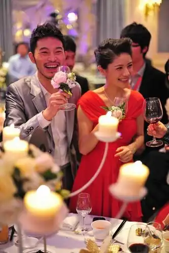 新娘胡可觉得和沙溢结婚是水到渠成,一切来得很自然.