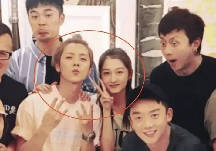 关晓彤不再回避!直面面对"恋爱八年不结婚",鹿晗的评论区炸锅