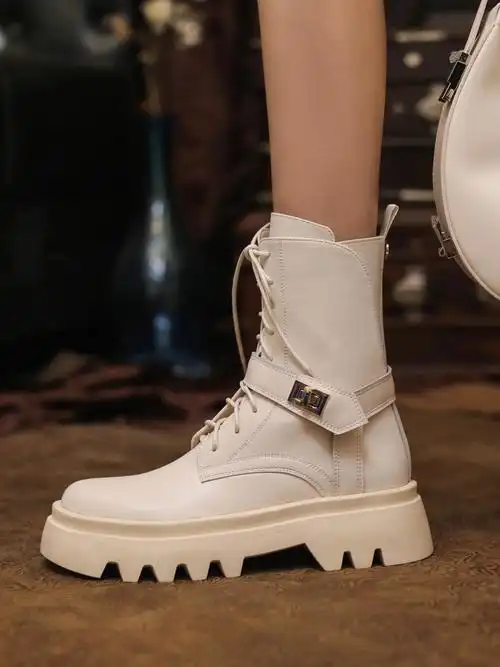 绝绝子酷女孩穿上炸街去酷帅厚底马丁靴