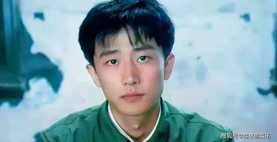 别硬演初恋角色,10位男明星,站在那就是"人间白月光"_气质_时候_黄轩