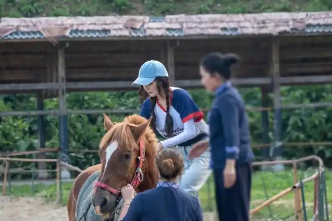 杨幂花儿与少年骑马花絮剧照