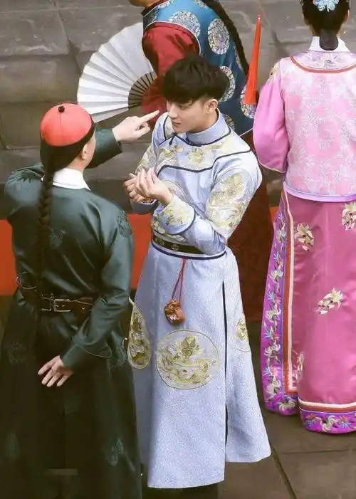 和杨迪的造型互换,2人画风突变,果然是看脸时代_容嬷嬷_嘉宾_宋亚轩