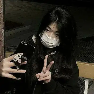 高冷好看的黑色系女生真人头像图片