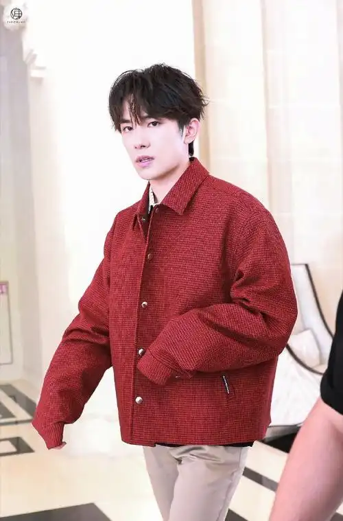 手#易烊千玺无袖白背心##四字 易烊千玺 yyqx 四字弟弟#易烊千玺超话