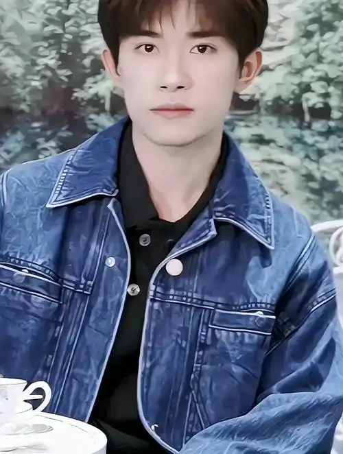 他好嫩啊 易烊千玺 我用镜子接住春天的花 颜值-度小视