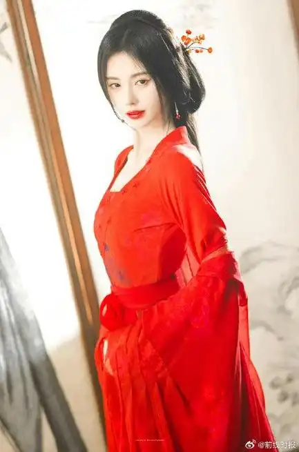 穿红衣的上官芷皮好疯批,好爱676767好带感的设定,鞠婧祎可塑性