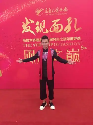 夏天在中国好声音舞台上凭借《一江水》展现出独特嗓音细腻声线的李维