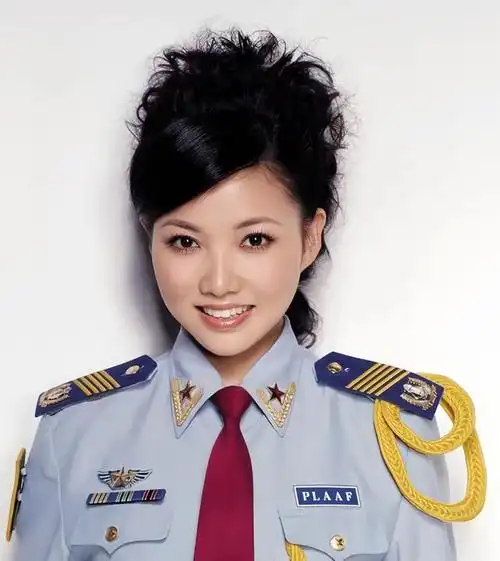 身材丰满长相甜美的八位军旅女歌手你喜欢谁