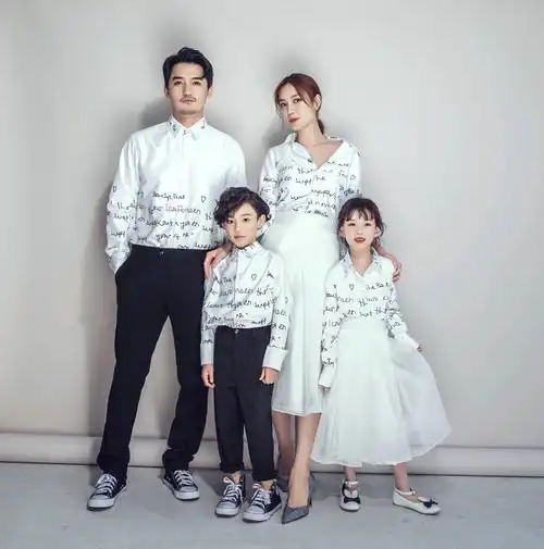 新款一家主题拍照四口摄影亲子全家福影楼亲子装亲子装