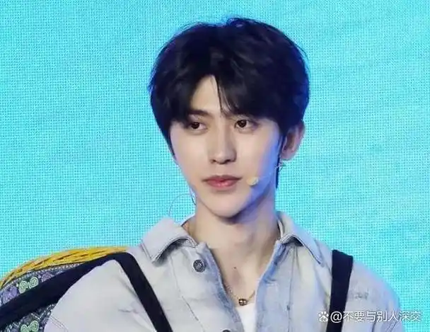 蔡徐坤体型变化新的尝试和挑战勇气和决心值得尊重