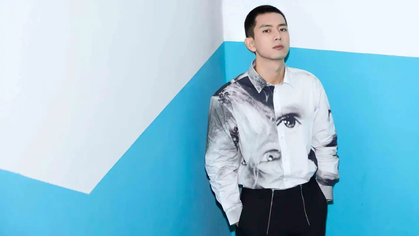 李现寸头个性帅气写真