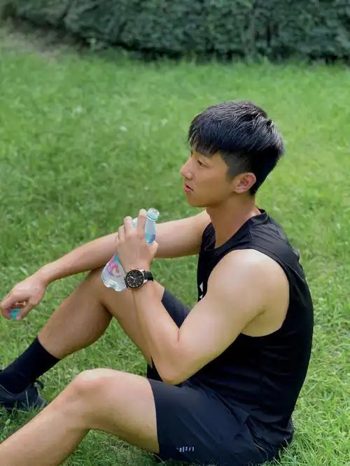 夏日好物运动男生怎么能少的了它0505