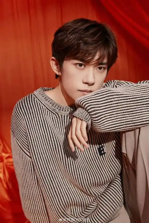 王俊凯王源易烊千玺新海报 魏大勋乌木沉香 迪丽热巴龚俊你好星期六