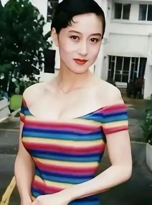 李连杰开玩笑咱们两个女儿都挺奇怪的长得既不像你又不像我