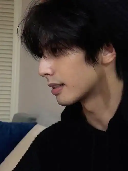 宋威龙晒自拍,营业了_高清图集_新浪网