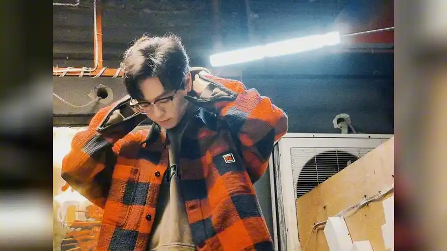 好喜欢蛊江山(比心比心)图片来源于微博:小皮球最新发的谷江山新照