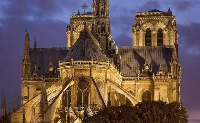 雨果《巴黎圣母院》