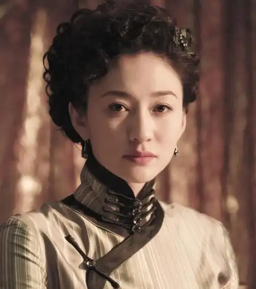 《像雾像雨又像风》一经播出,李小冉凭借着剧中"舞女安琪"这一角色