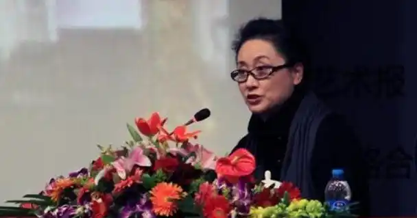 王冼平本身的职业是导演,在央视工作,曾经还担任过春晚的总导演.