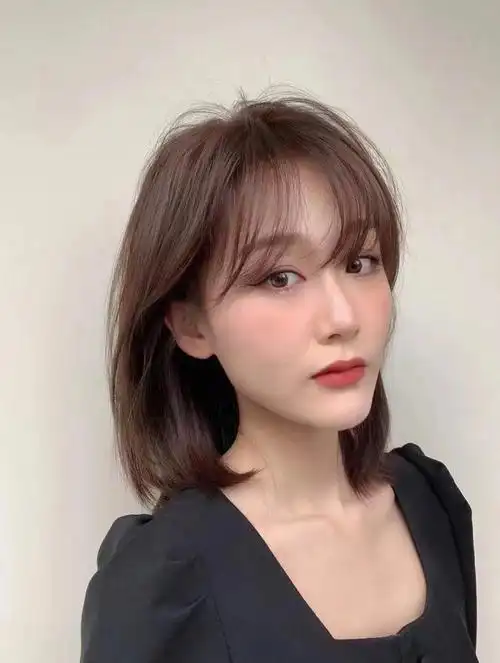 锁骨发发型女士中发