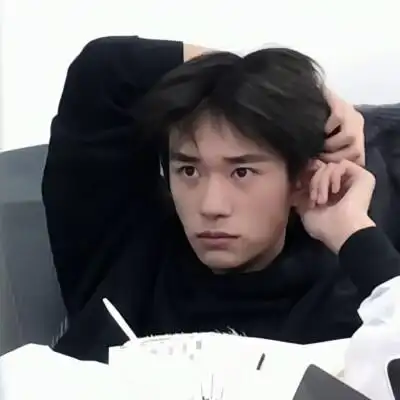 易烊千玺弟弟头像