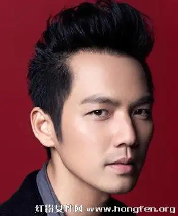 男生飞机头发型怎么打理 简单几步打造钟汉良帅气短发(图)