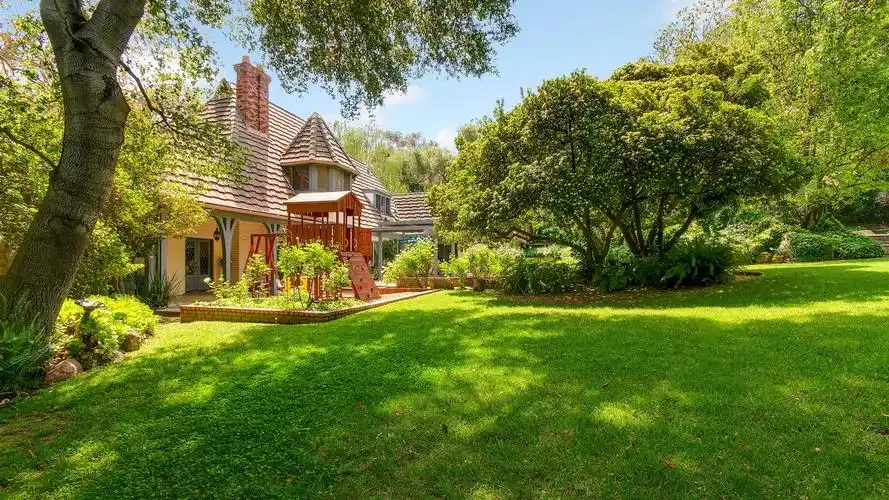 壁纸 房子,豪宅,草坪,树木,草,绿色,阳光 2560x1600 hd 高清壁纸