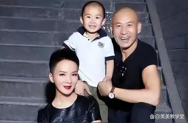 谢兰生于江苏镇江一个普通人家,父母平凡而辛劳,靠工薪维持家计.