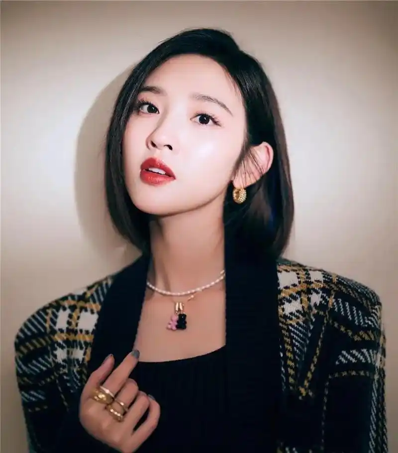 明星同款百元级小熊项链.