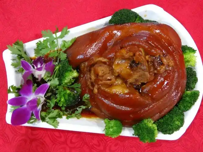 龙嘉大酒店隆重推出浪漫温馨的宴会专区.