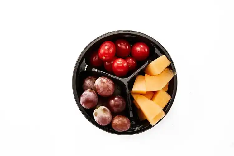 白底果盘黑盒子葡萄哈密瓜圣女果水果