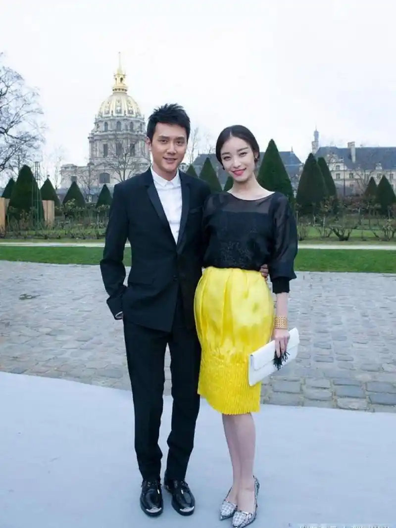 当初可谓神仙眷侣,两个人站在一起十分般配,谁知后来倪妮与冯绍峰妈妈