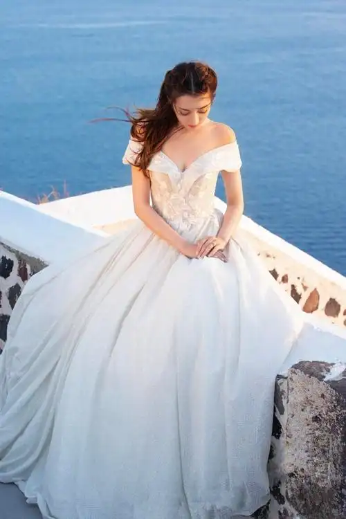 热巴婚纱照也太好看了吧!