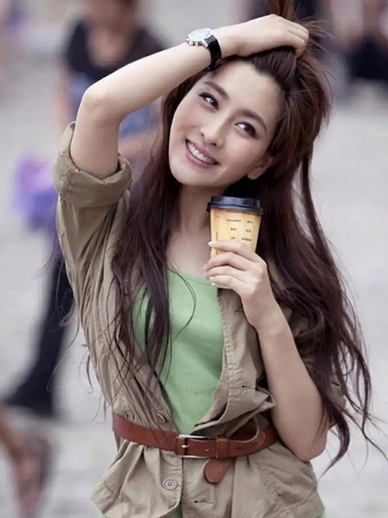 年轻时的马漂亮名副其实 说到马苏年轻时的样子,真的是让人眼前一亮啊