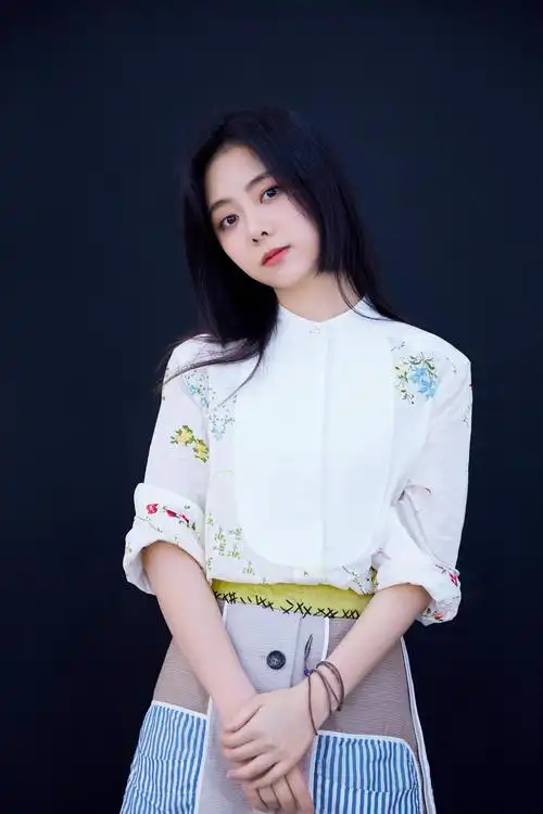 清纯靓丽美女谭松韵时尚个人魅力写真