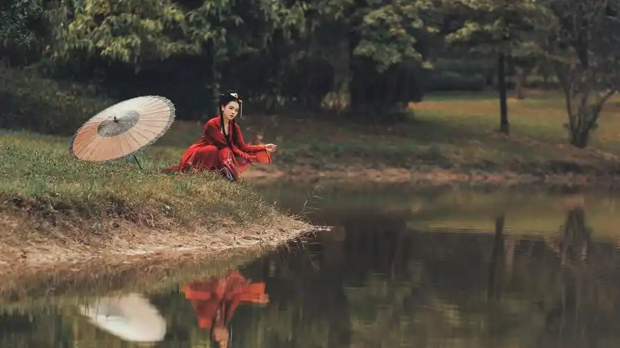 优雅仙气唯美古装美女阳光户外迷人写真