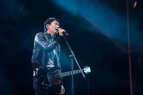 新裤子乐队2019昆明草莓音乐节彭磊赵梦