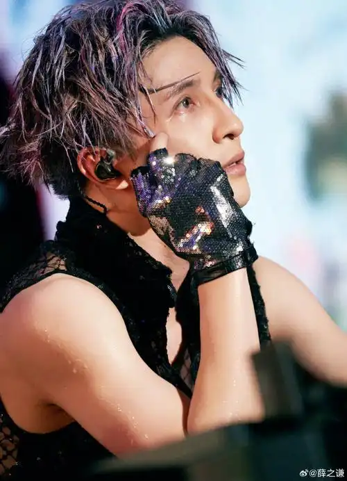 薛之谦贴脸开大