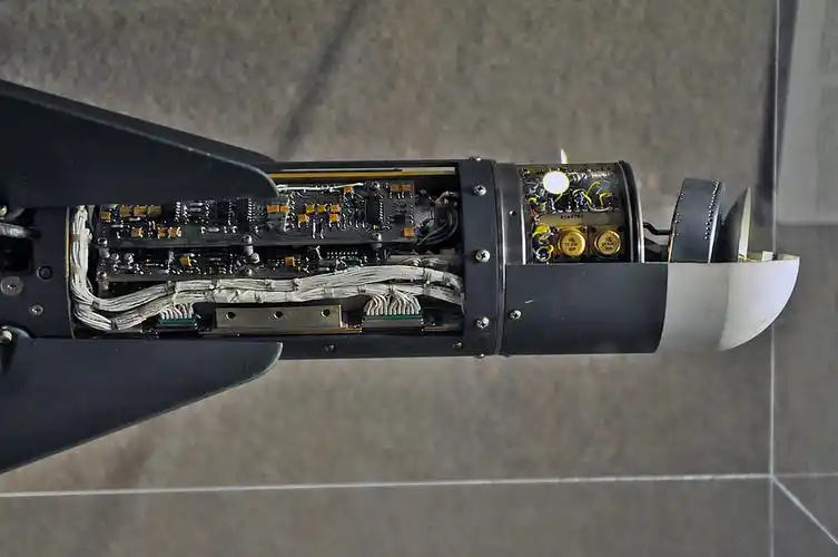 8 剖面图展示导弹内部构造