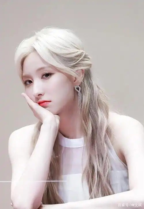 宇宙少女成员恩熙清新脱俗的形象 魅力十足