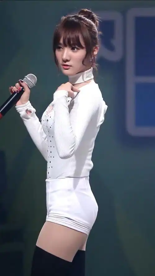 朱敏希这样的身材颜值很值得欣赏,如果能带回家过年就更好了