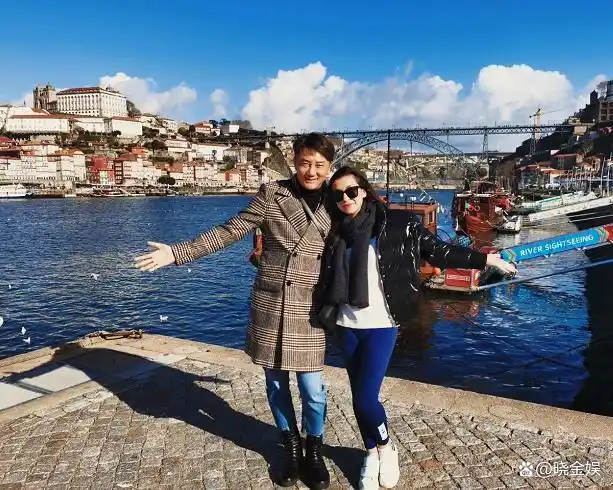 关喆爱唱歌更爱孩子响应国家三孩政策时隔6年再次生下第三胎