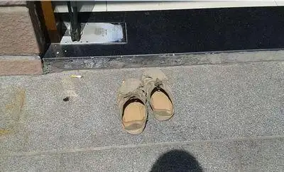 赤脚进公家的厕所好了",8月5日,红网论坛的帖文《赤脚进公家厕所好了