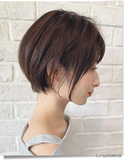 越简单越高级,10款流行的潮短发发型,精致又时尚