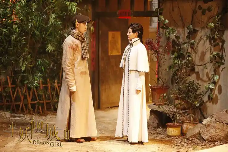 《半妖倾城》第二季开播 张逸杰花旦造型惊艳